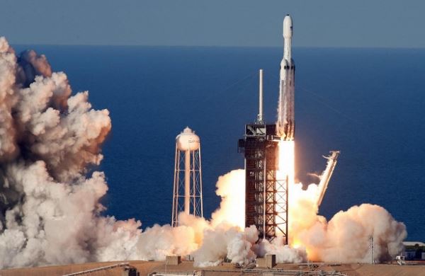 <br />
SpaceX дистанционно посадила первую ступень Falcon 9 после запуска Dragon<br />
